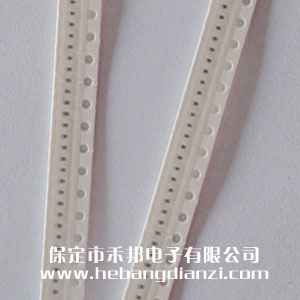 3.9pF ���b0402